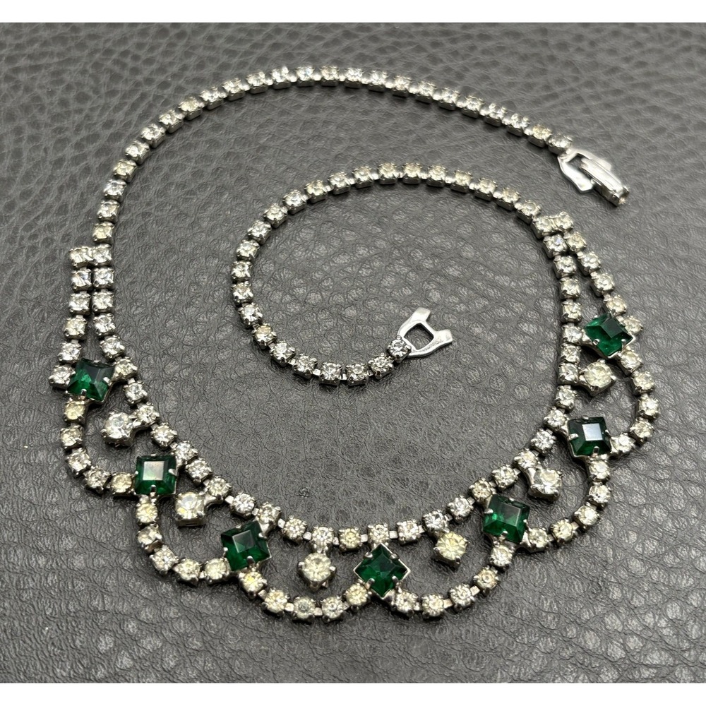 Vintage Art Deco Green Faux Emerald Crystal Rhinestone Bib Necklace Scalloped